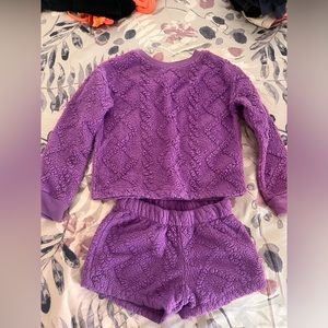 Girls size 6 cute 2 piece cozy sweater n short set
